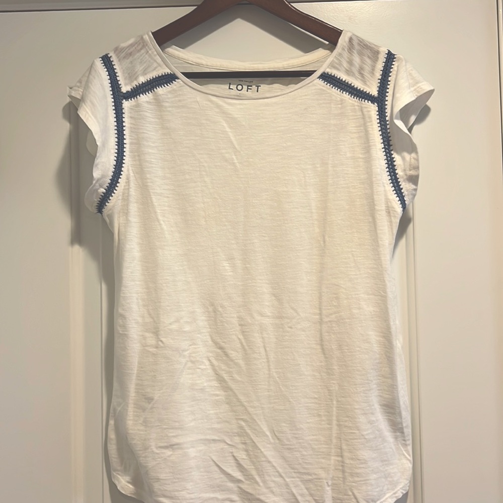 LOFT White and blue flutter sleeve embroidered t shirt, medium